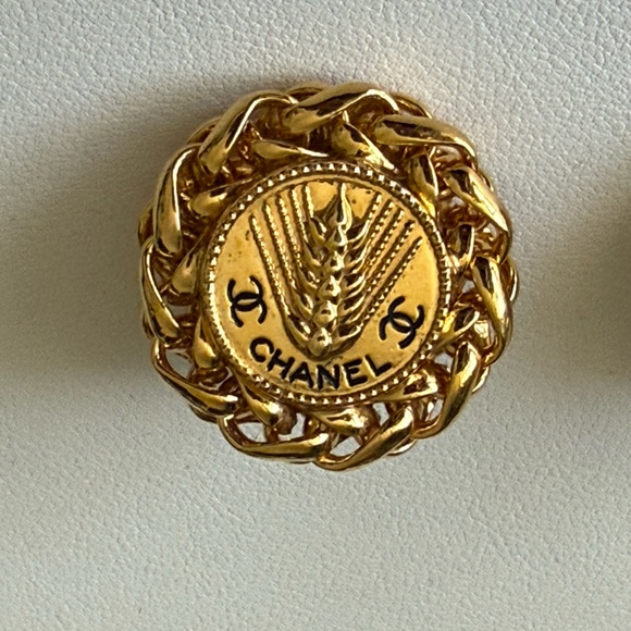 Chanel Vintage Clip On Earrings Wheat Rice Motif CC Gold Plated Chain - Picture 10 of 13